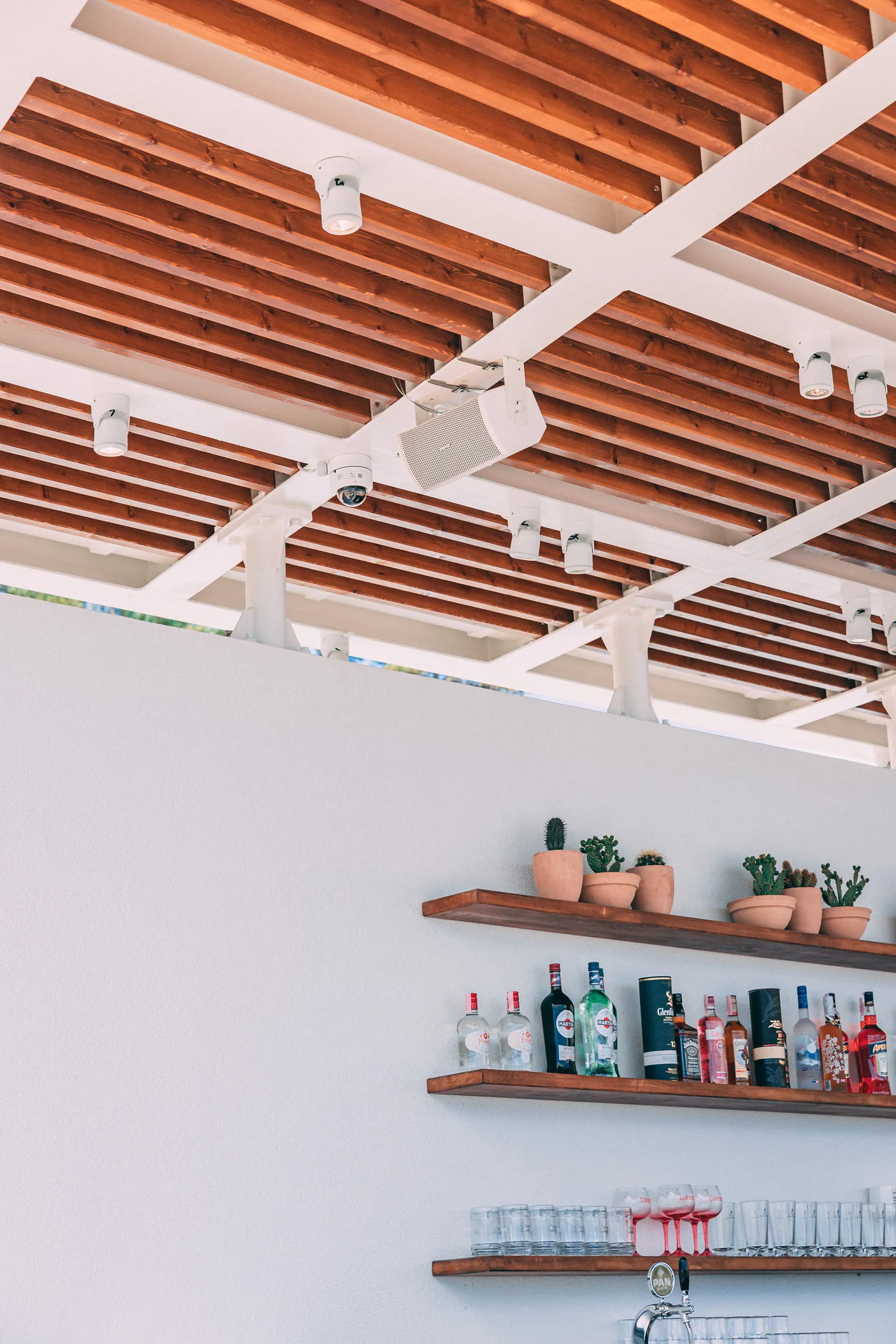 Mistral Beach Bar at Radisson Blu Split — Bose Integration Case Study — architectural detail